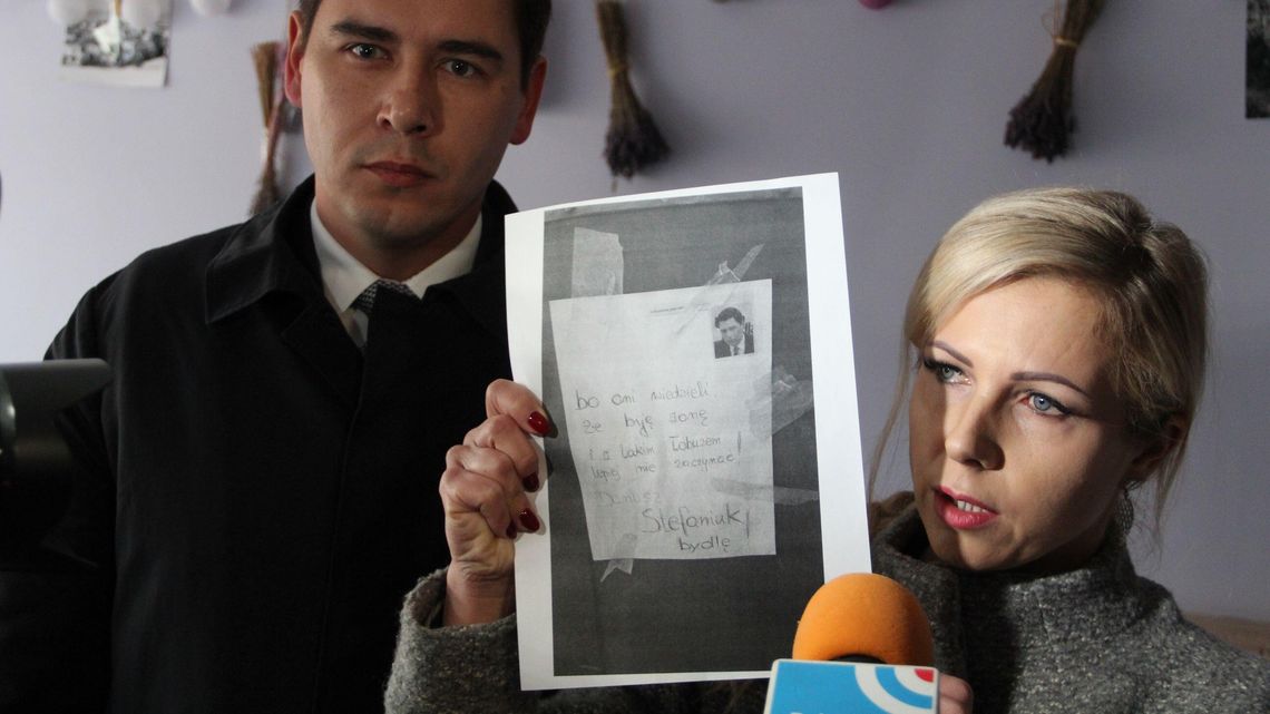 Żona prezydenta ze łzami w oczach na konferencji prasowej. "To wierutne bzdury i kłamstwa" Żona prezydenta ze łzami w oczach na konferencji prasowej. "To wierutne bzdury i kłamstwa"