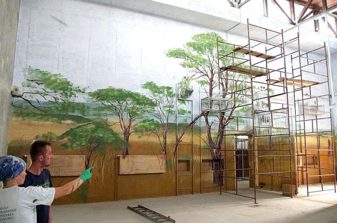 Zoo w Zamościu: Żyrafy mają już dom. I mural
