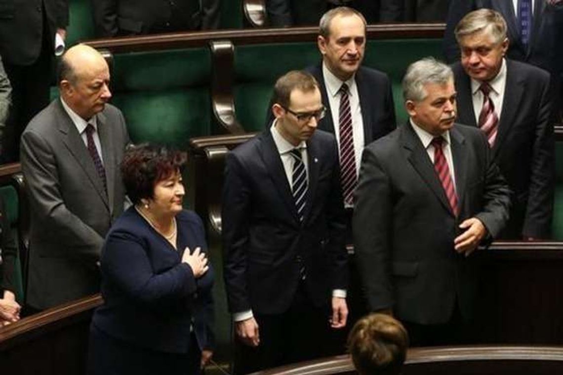 Został posłem, ale radnym też jest. "Zostawił sobie furtkę na wypadek wyborczego niepowodzenia"
