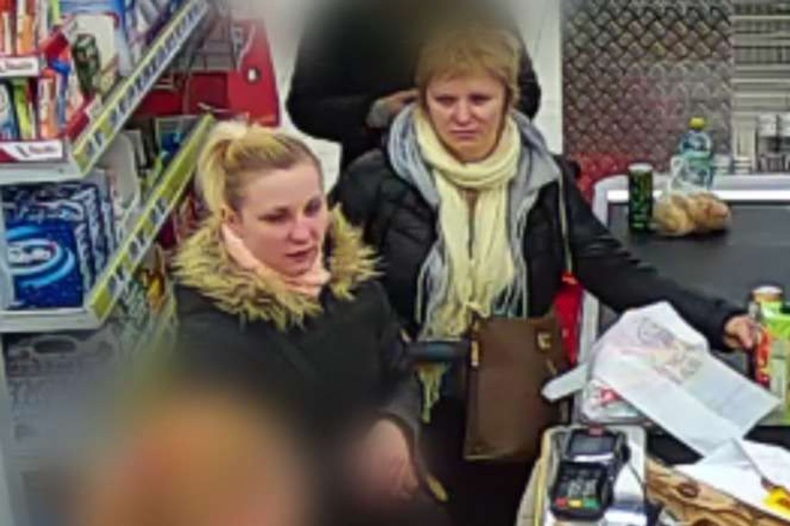 Zostawił na chwilę tablet i poszedł przymierzyć ubranie. Sprzęt zabrały dwie kobiety (wideo)