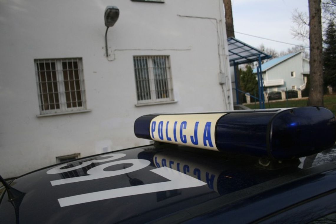 Zostawiła otwarty samochód. Chłopcy ukradli torebkę