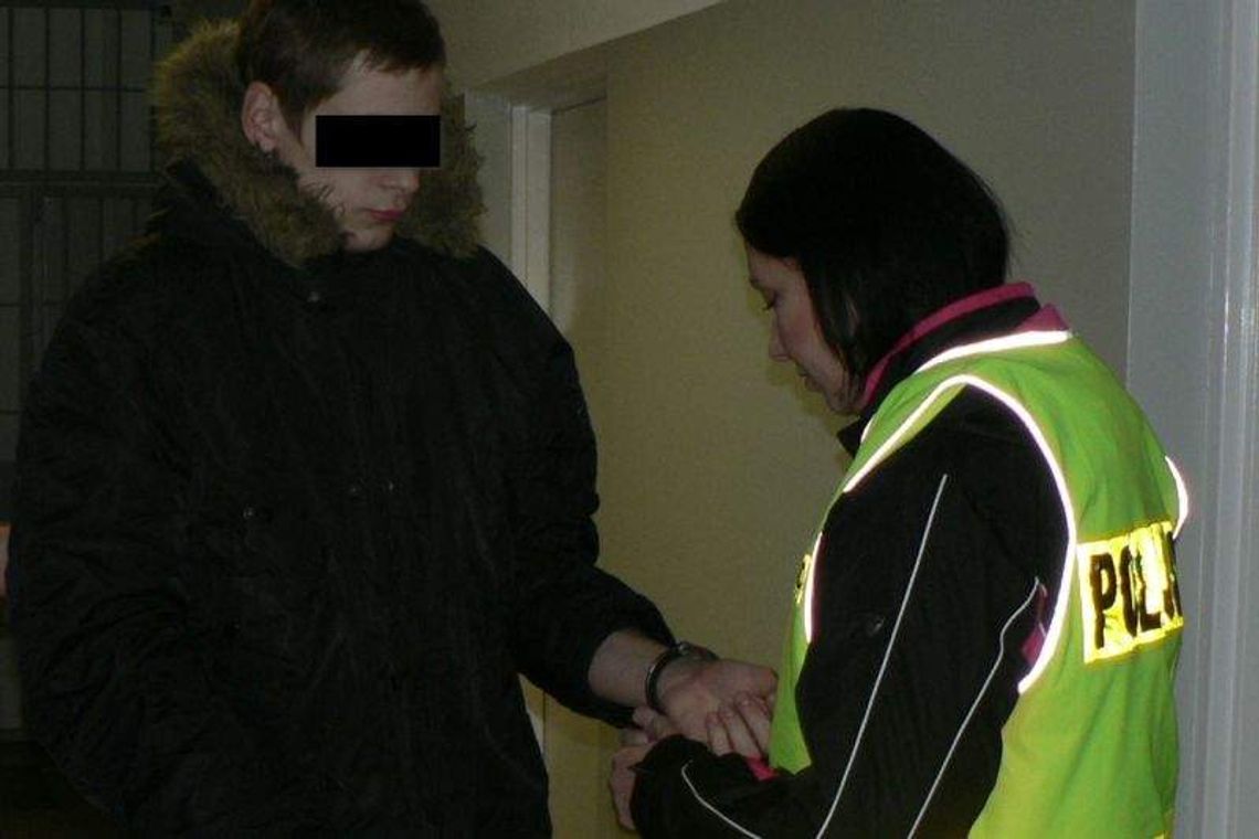 Zranili barmankę i ukradli kasę fiskalną. W środku było 5 zł Zranili barmankę i ukradli kasę fiskalną. W środku było 5 zł