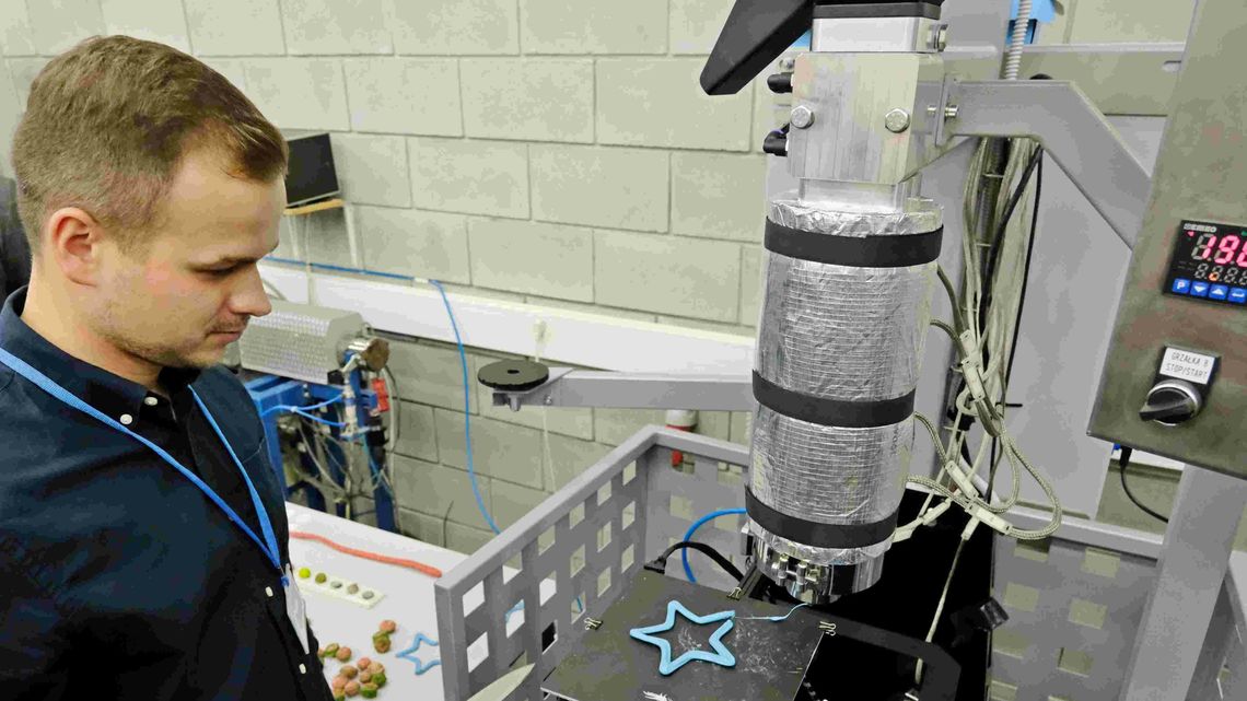 Zrobią dachówkę z piachu i butelki po napoju