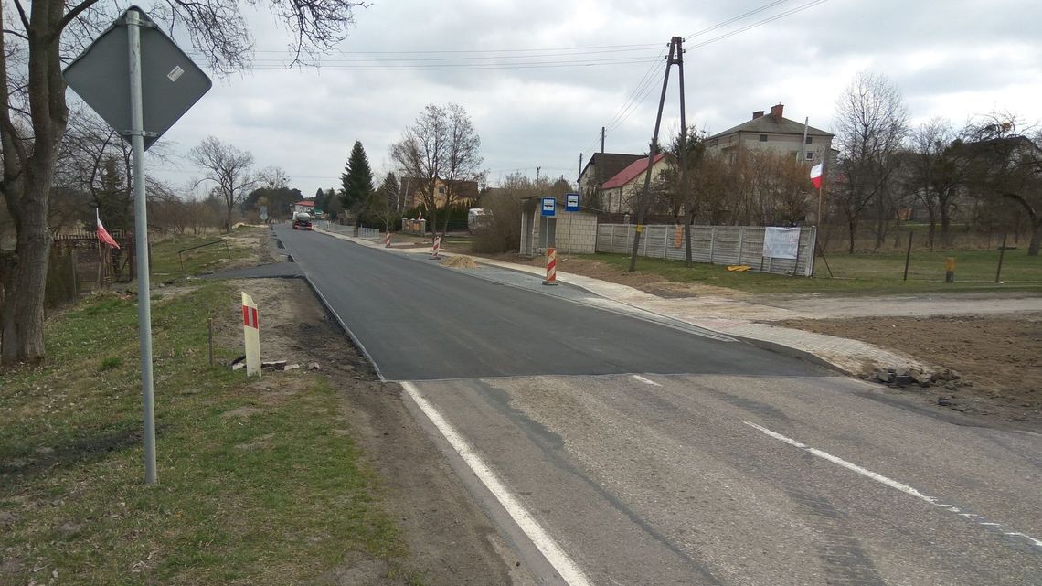 Zrobili kawałek i wstrzymali remont drogi. Mieszkańcy wystosowali kolejną petycję 