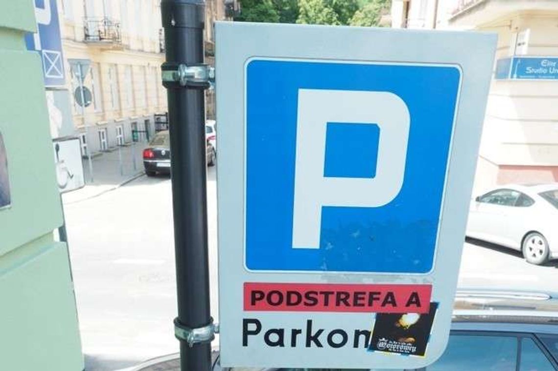 Zrobili mu pod domem strefę parkowania. Chciał kupić abonament, ale to nie takie łatwe Zrobili mu pod domem strefę parkowania. Chciał kupić abonament, ale to nie takie łatwe