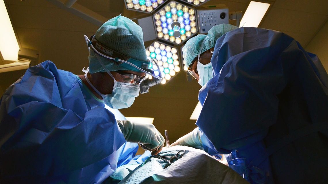 Zrozpaczona, nieszczęśliwie zakochana i oskubana on-line 