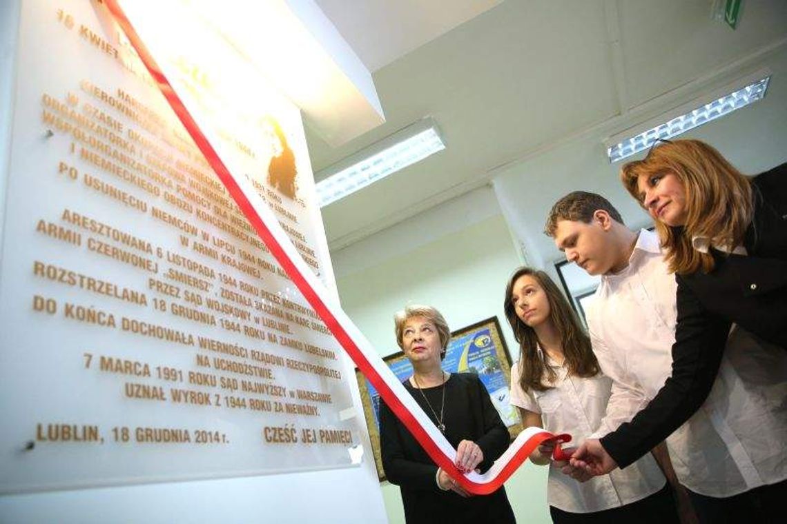 ZS nr 11 w Lublinie: Odsłonili tablicę Zofii Pelczarskiej ZS nr 11 w Lublinie: Odsłonili tablicę Zofii Pelczarskiej