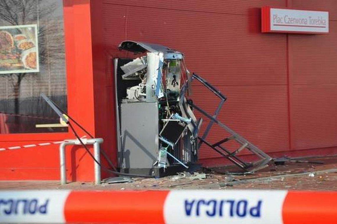 Zuchwała kradzież. Wysadzili bankomat w powietrze