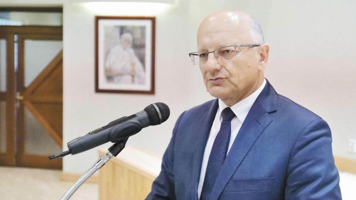 Żuk kontra Czarnek. Prezydent stracił argument? Uchylono wyrok na który się powoływał Żuk kontra Czarnek. Prezydent stracił argument? Uchylono wyrok na który się powoływał