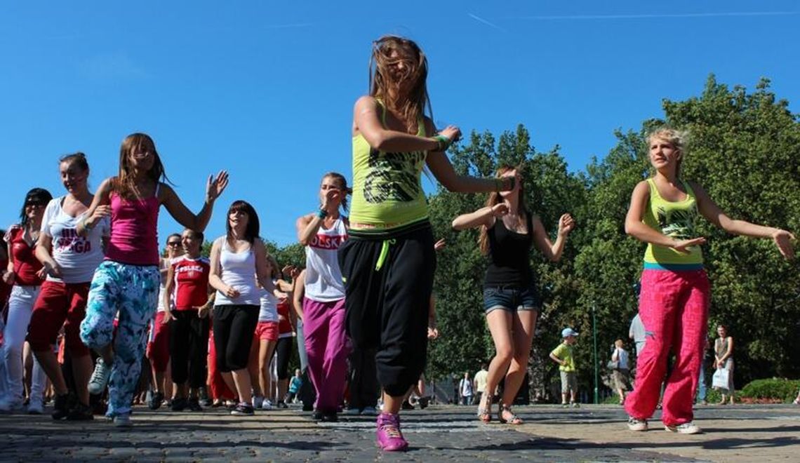 Zumba na pl. Litewskim w rytmach Euro 2012 (zdjęcia)