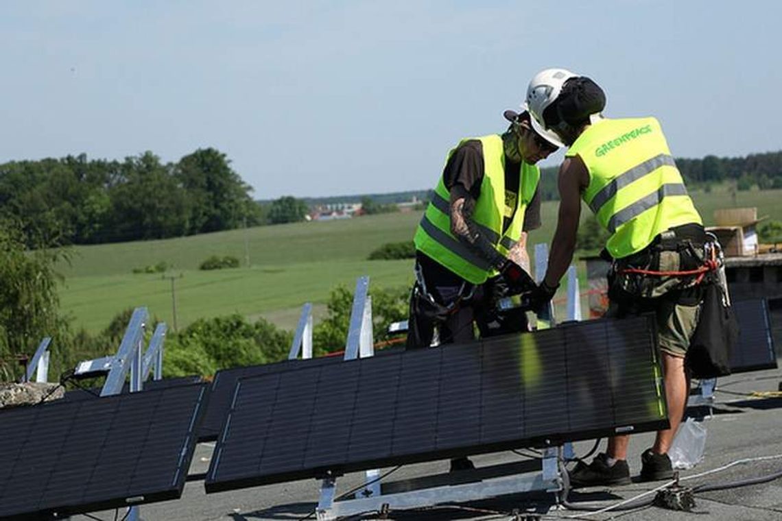 Żurawlów wygrał z Chevronem, Greenpeace ufunduje minielektrownię
