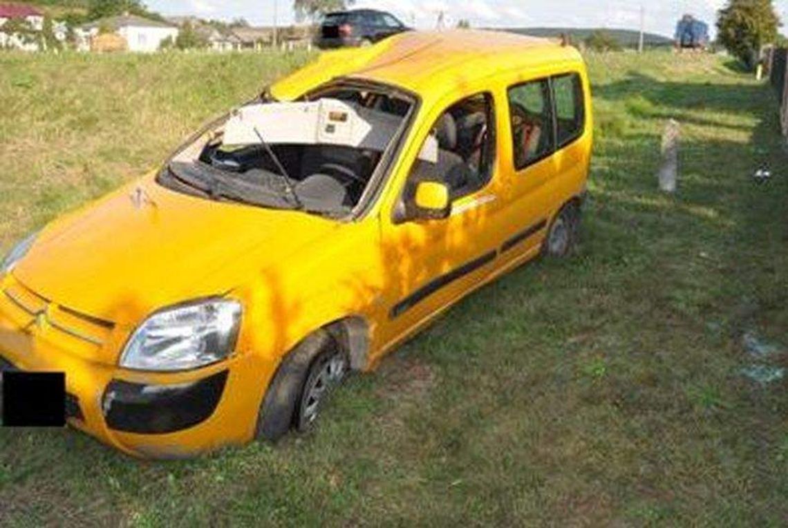 Żurawnica: Samochód dachował. 10-latek wypadł przez okno. Nie miał zapiętych pasów