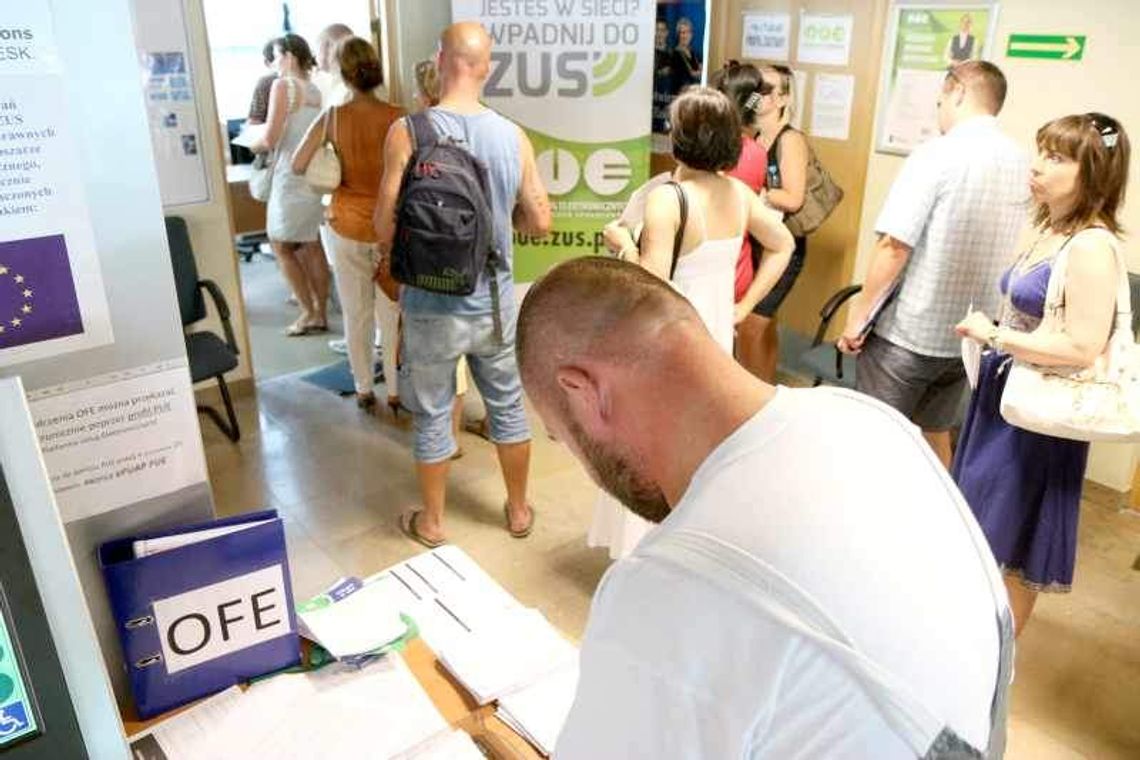 ZUS czy OFE? Co dziesiąty zdecydował, że zostaje w OFE ZUS czy OFE? Co dziesiąty zdecydował, że zostaje w OFE