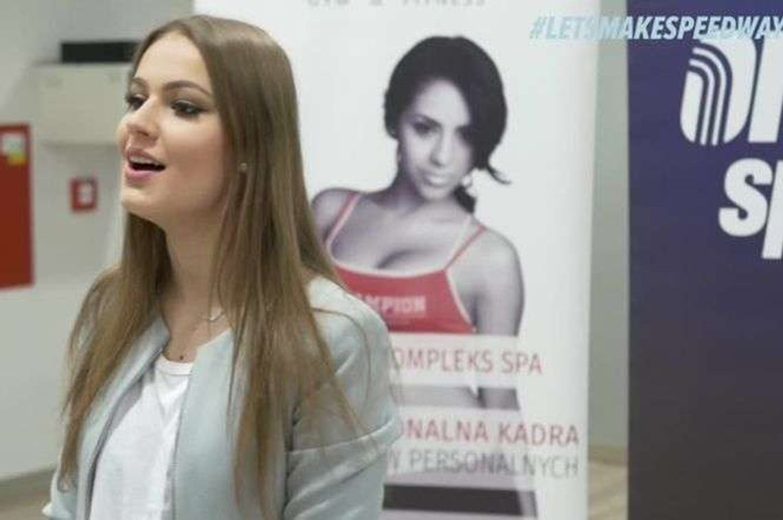 Żużel: w Toruniu odbył się casting na podprowadzające (wideo)