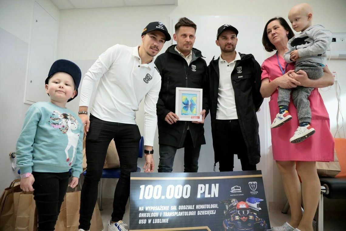 Żużlowcy zrobili piękny prezent chorym dzieciom. Dali duże pieniądze dla szpitala