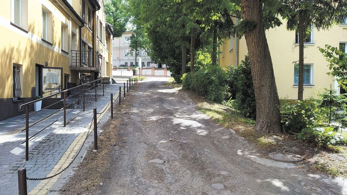 Żużlówka w centrum Chełma spłynęła po deszczu