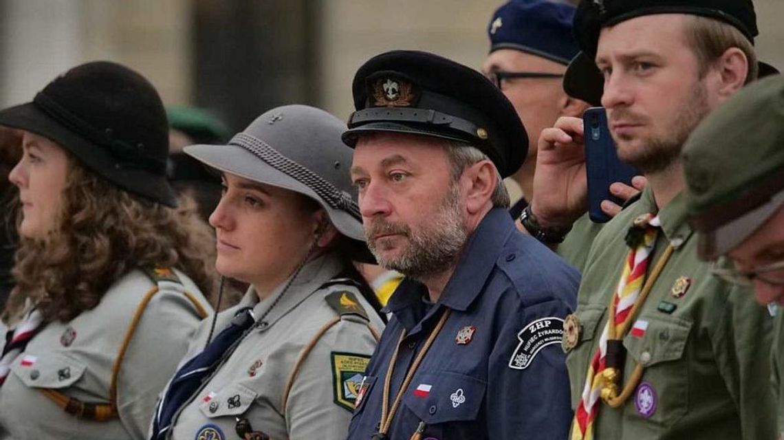 Związek Harcerstwa Polskiego ma 100 lat. Uroczysty apel na pl. Litewskim [ZDJĘCIA]