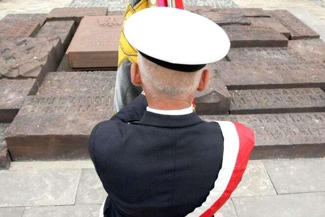 Związek Żołnierzy NSZ chce zniszczenia pomnika Nieznanego Żołnierza. Ratusz: "Nie widzimy powodu" Związek Żołnierzy NSZ chce zniszczenia pomnika Nieznanego Żołnierza. Ratusz: "Nie widzimy powodu"