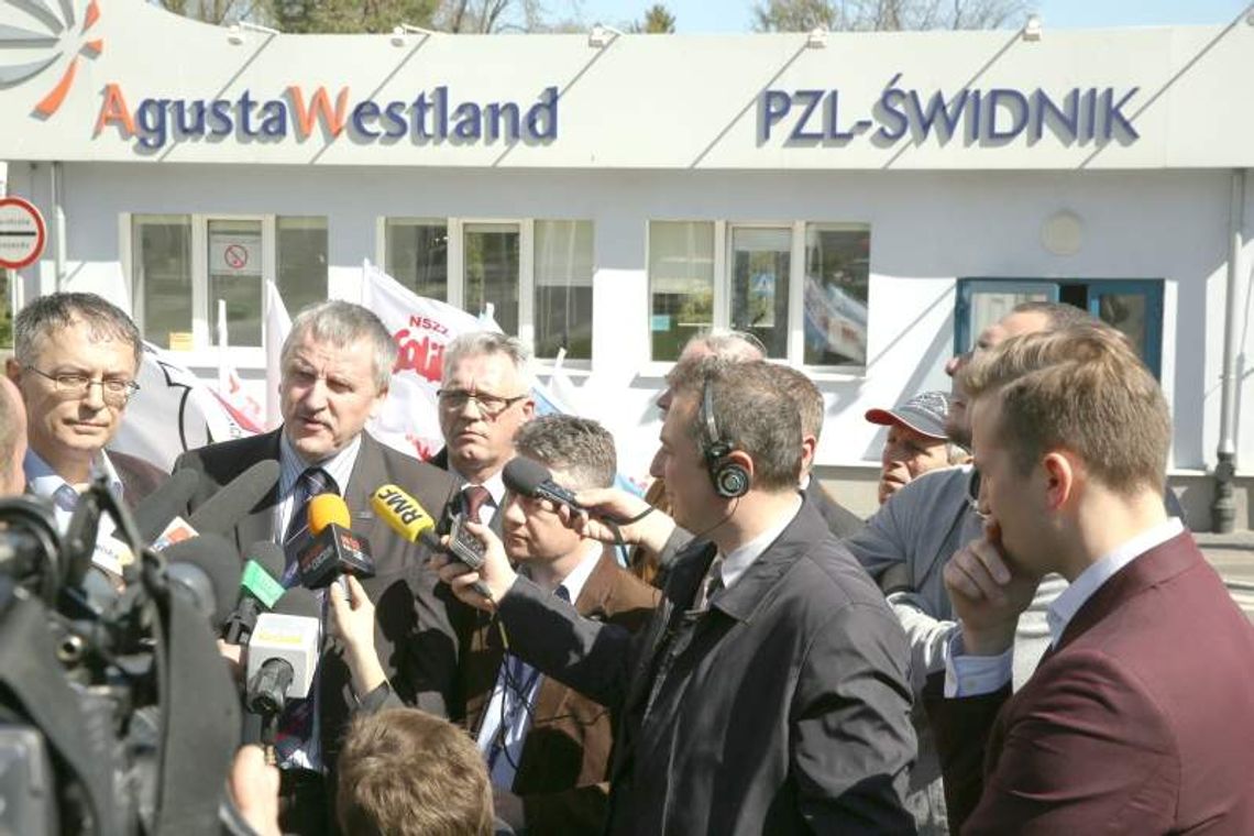 Związkowcy PZL-Świdnik chcą zawiadomić prokuraturę. \"Prezydent faworyzował Airbusa\" Związkowcy PZL-Świdnik chcą zawiadomić prokuraturę. \"Prezydent faworyzował Airbusa\"