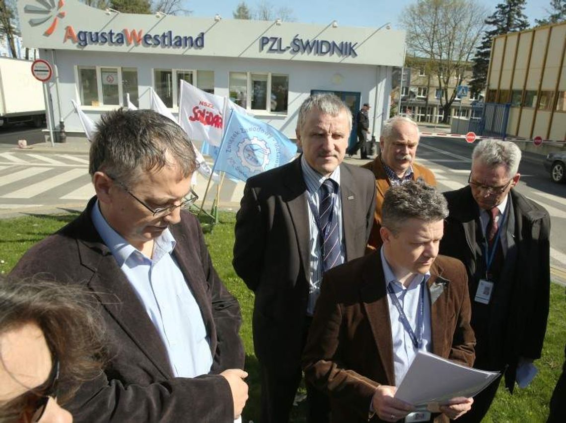 Związkowcy z PZL-Świdnik: decyzja MON pogrzebie polski przemysł lotniczy Związkowcy z PZL-Świdnik: decyzja MON pogrzebie polski przemysł lotniczy