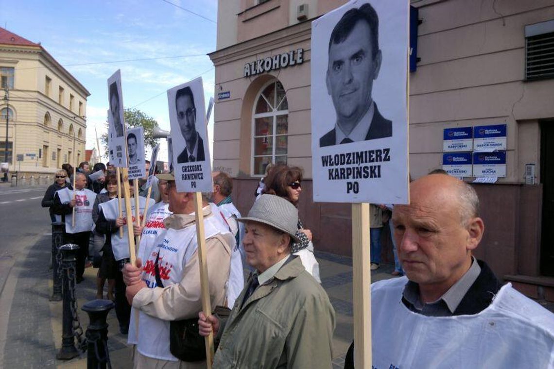 Związkowcy z \"Solidarności\" pikietują w Lublinie