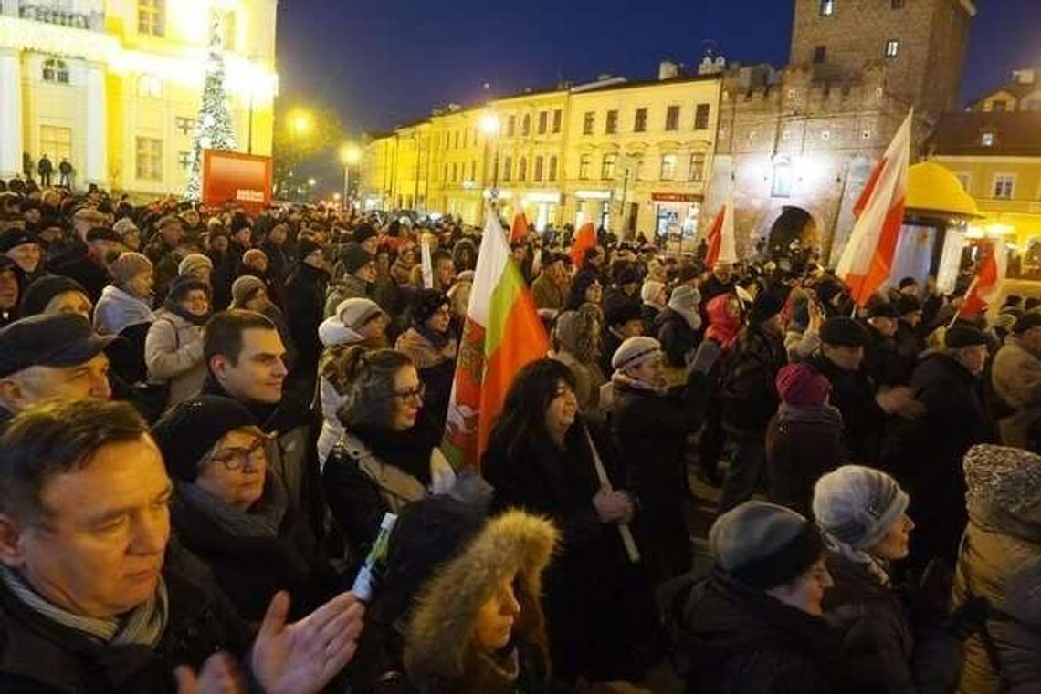 Związkowiec NSZZ "Solidarność" odpowie za zagłuszanie KOD przemówieniem Jaruzelskiego Związkowiec NSZZ "Solidarność" odpowie za zagłuszanie KOD przemówieniem Jaruzelskiego