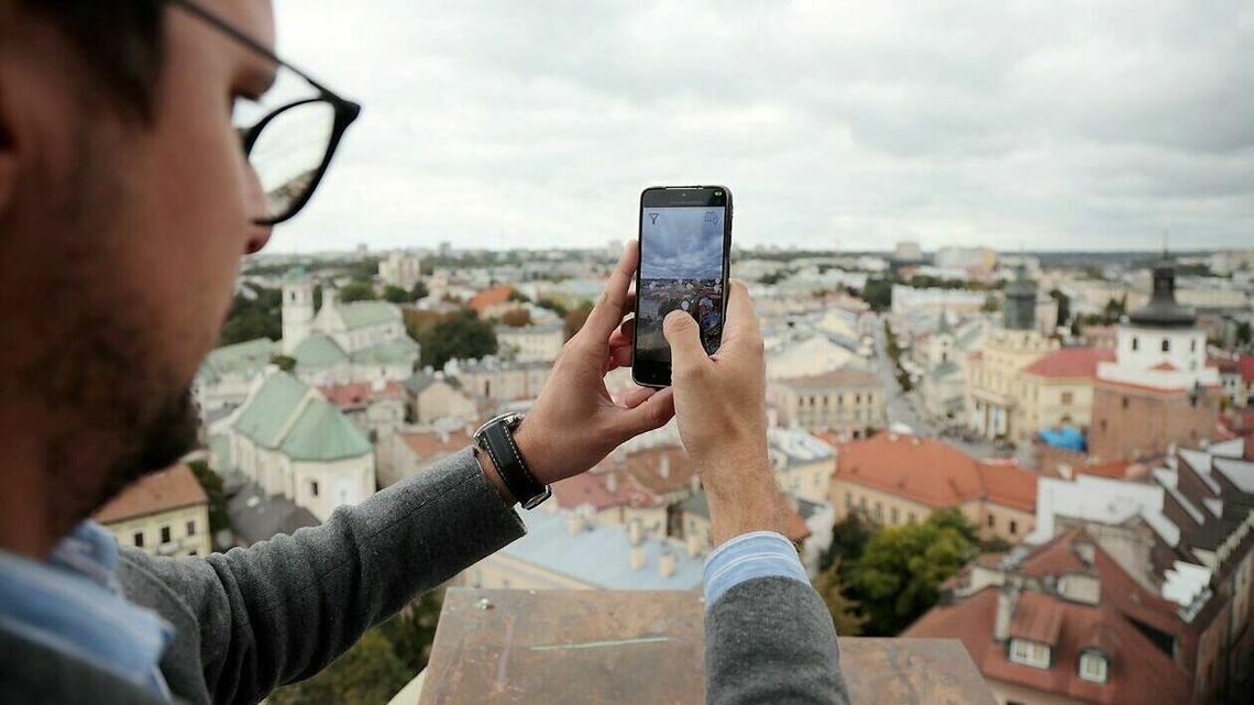 Zwiedzanie Lublina ze smartfonem. Najpierw trzeba pokonać 207 schodków 