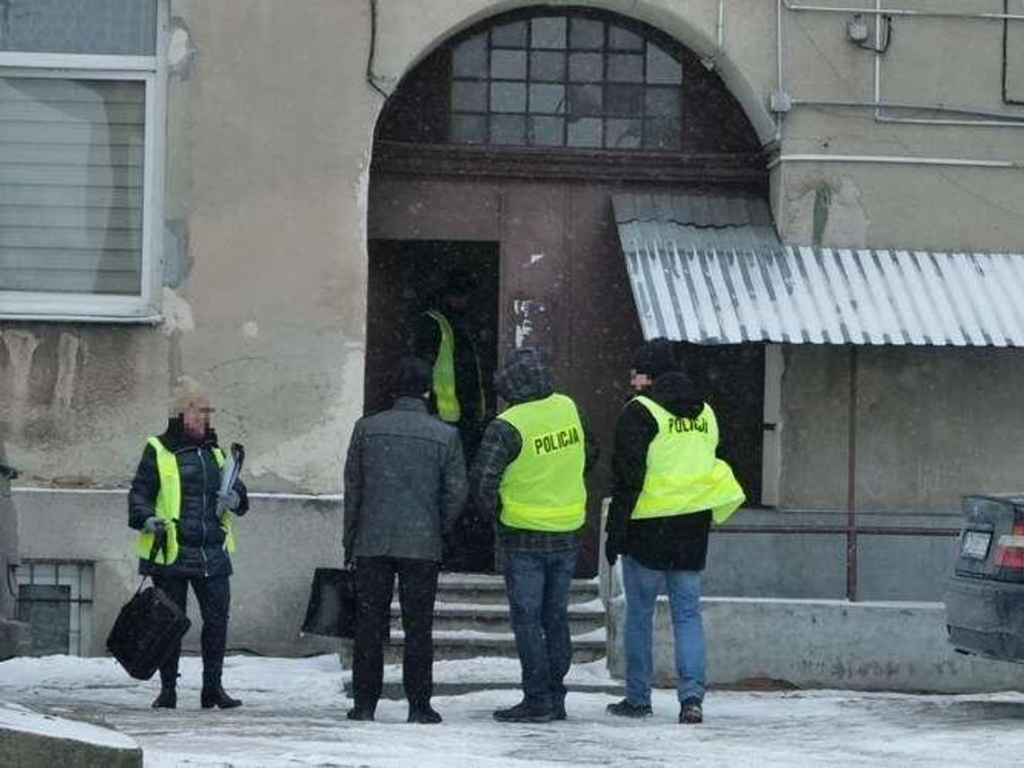 Zwłoki kobiety w mieszkaniu w Lublinie. Ciało w stanie rozkładu [zdjęcia]