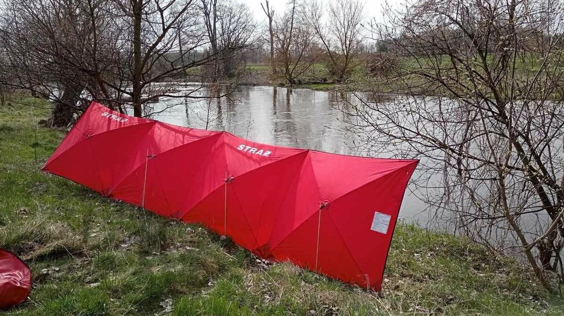 Zwłoki kobiety w Wieprzu. To matka, która wskoczyła do rzeki ratując syna?