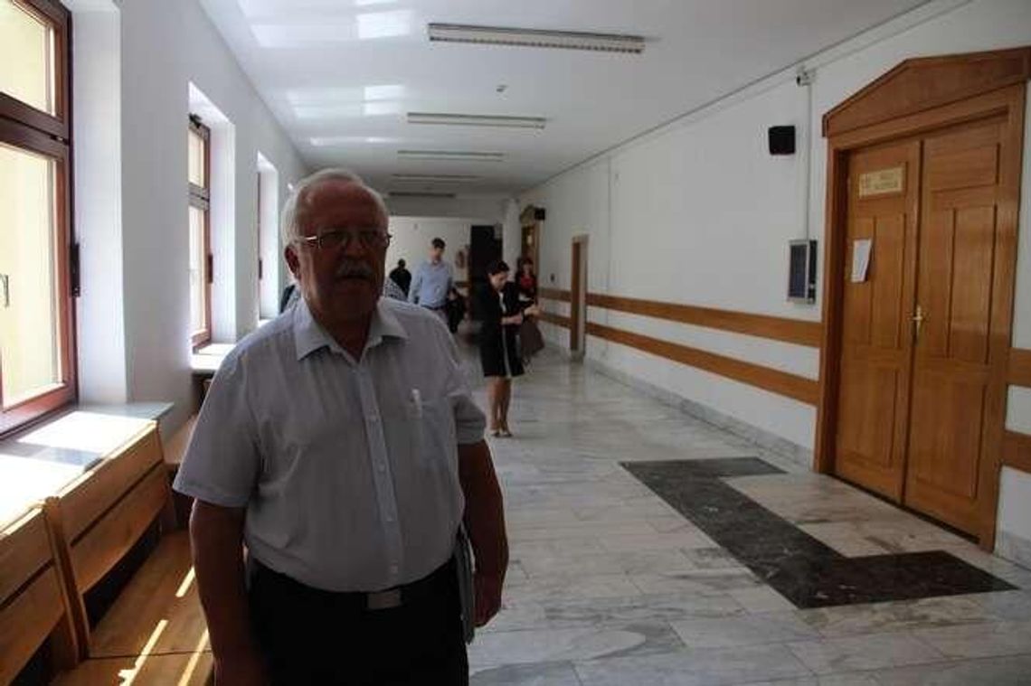 Zwolniony urzędnik kontra magistrat. Wymieniają się propozycjami ugody