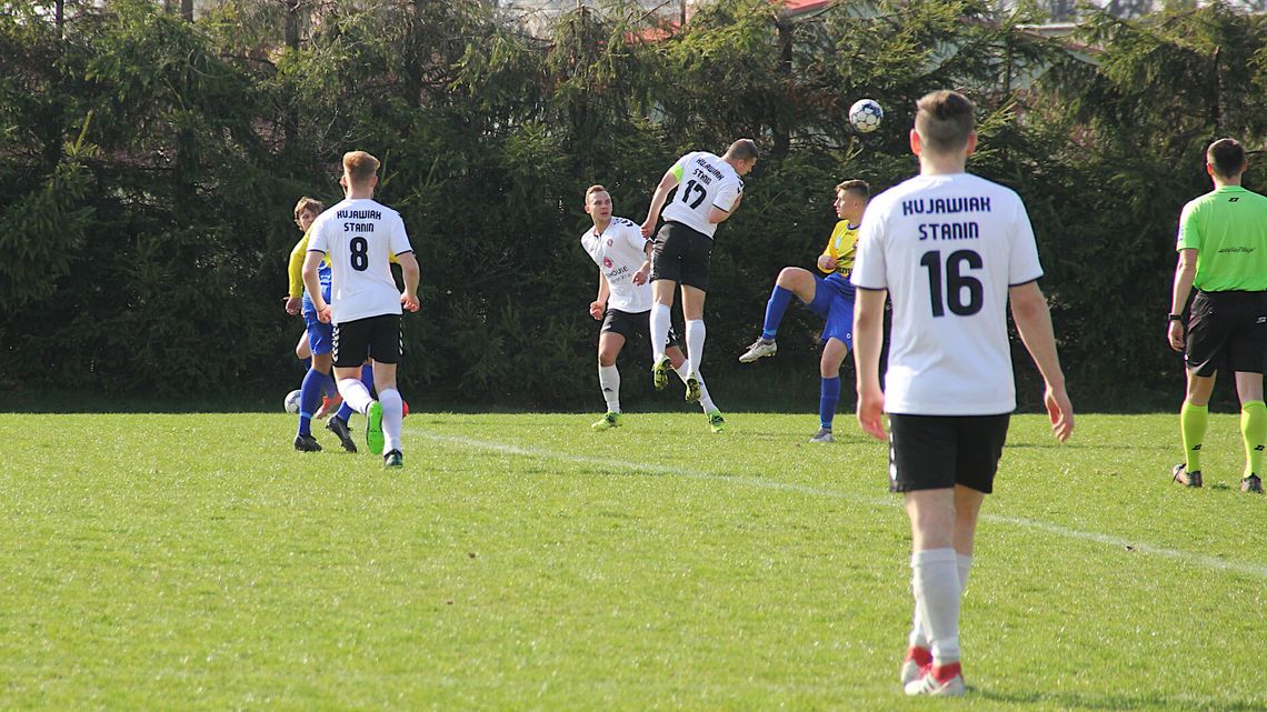 Zwycięski tydzień Kujawiaka. Grała Keeza bialska klasa okręgowa Zwycięski tydzień Kujawiaka. Grała Keeza bialska klasa okręgowa