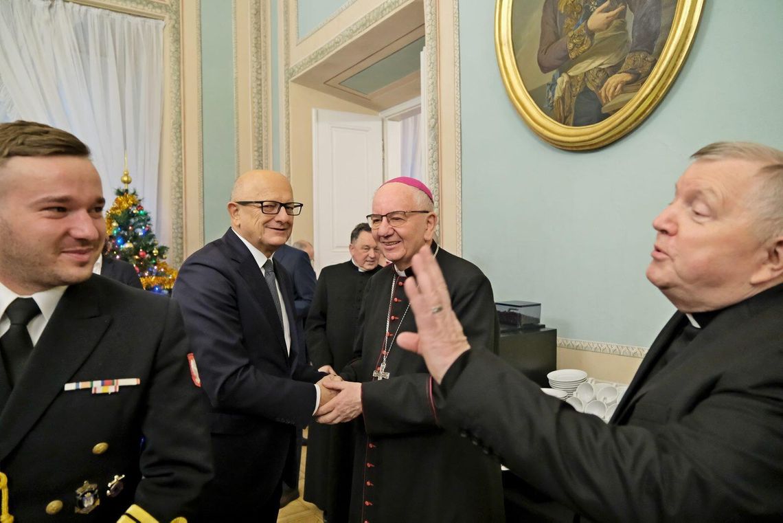 Życzenia i dzielenie się opłatkiem. Miejska wigilia w Trybunale Koronnym