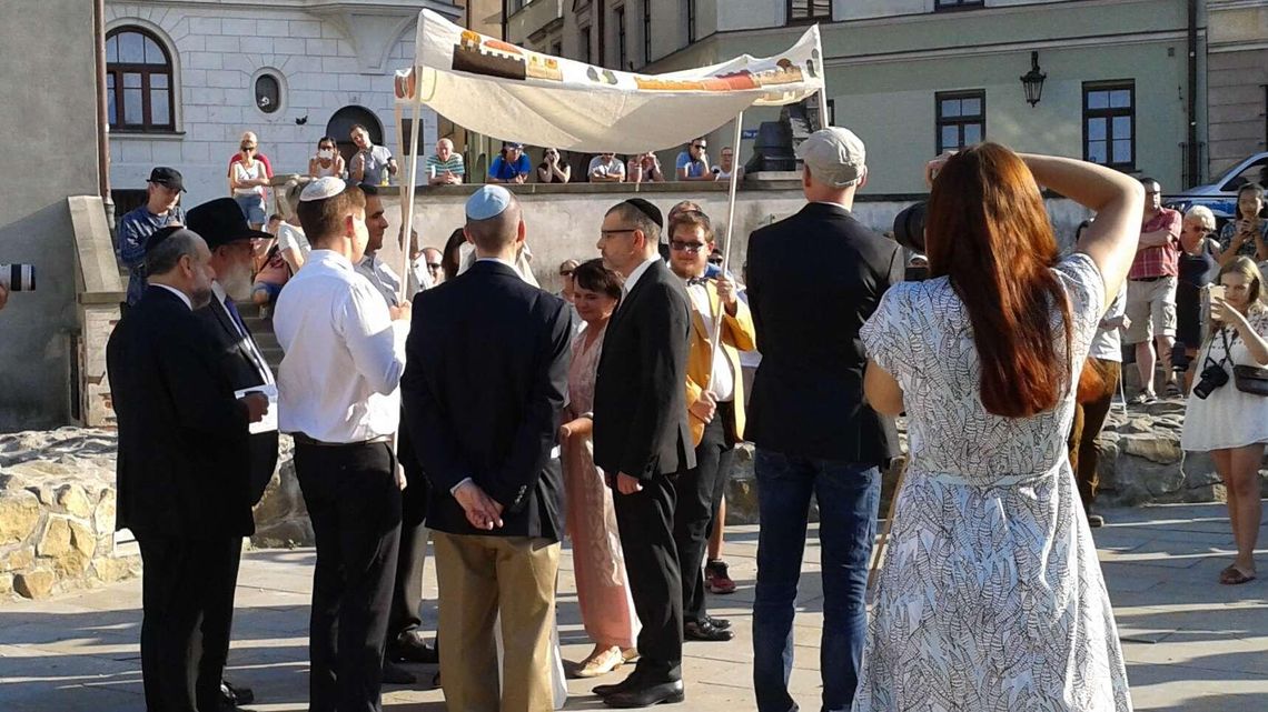 Żydowskie święto. Dziś ślub prawdziwy. W niedzielę teatralny Żydowskie święto. Dziś ślub prawdziwy. W niedzielę teatralny