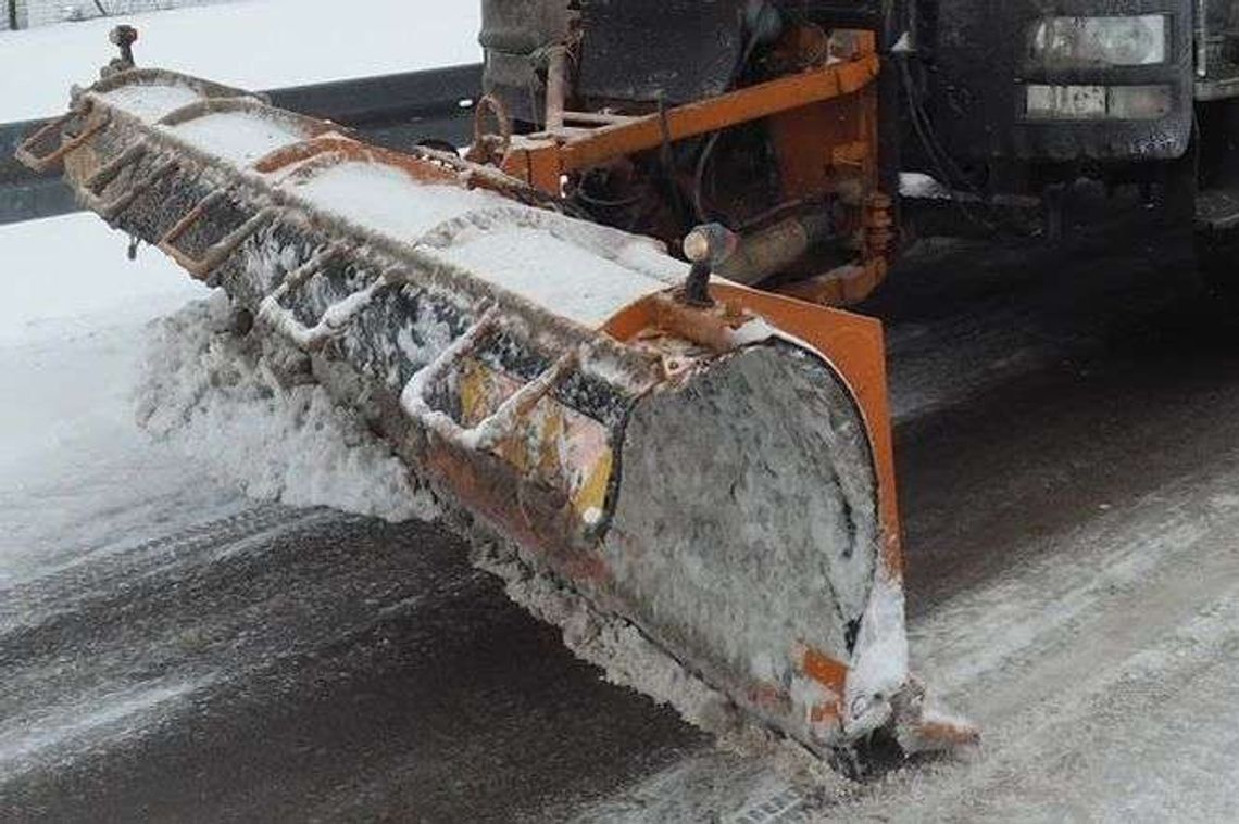 Żyrzyn: Zasypało śniegiem, do kościoła ciągnikiem