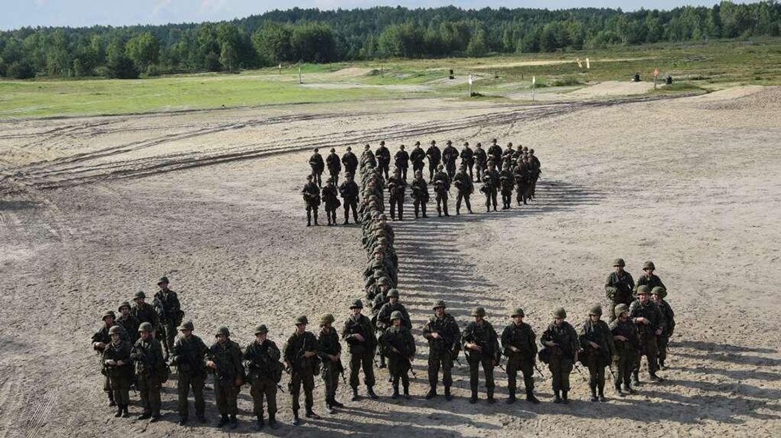 Żywa Kotwica na poligonie. Lubelscy żołnierze upamiętnili rocznicę wybuchu powstania