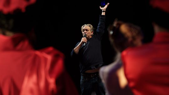 Siła, namiętność, miłość, wiara. O magii opery z reżyserem "Halki"