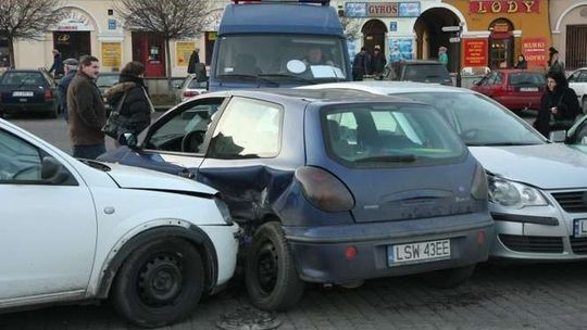 Rozbiła cztery auta