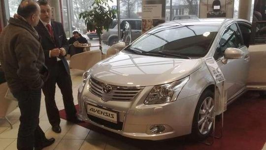 Nowe modele renault i toyoty.