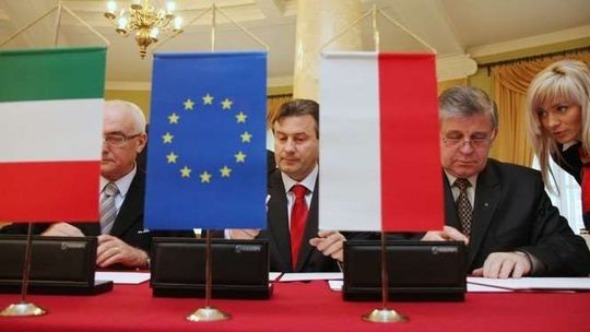 Podpisanie umowy z Włochami.