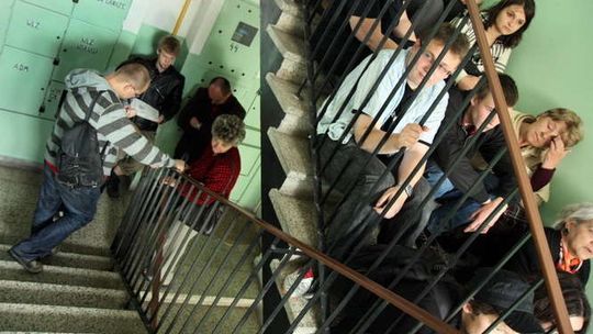 Blokada klatki przed komornikiem