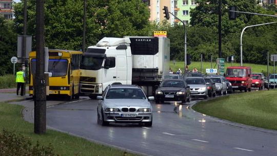 Tir wjechał w autobus