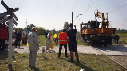 Inscenizacja zderzenia pociagu z samochodem