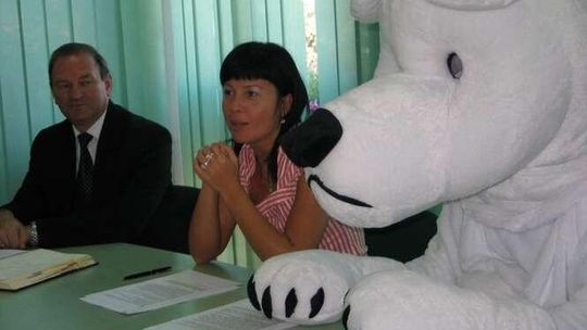 Biały miś promuje Chełm