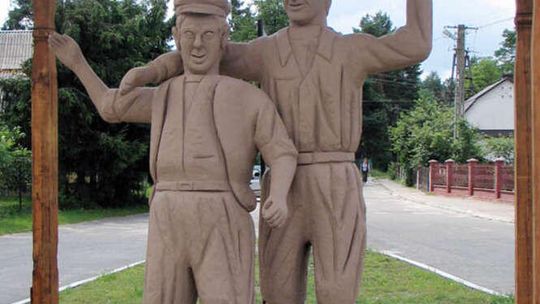 Pomnik Kargula i Pawlaka w Suścu (nr 74)