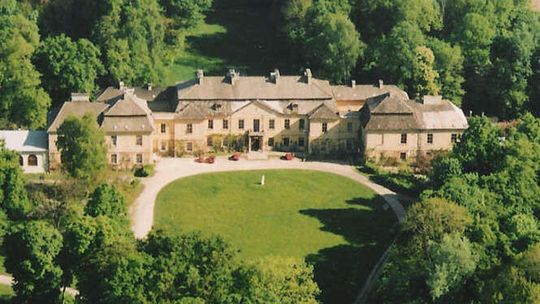 Zespół pałacowo-parkowy w Klemensowie (nr 81)