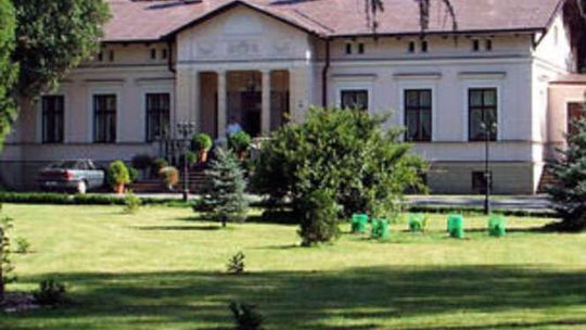 Zespół pałacowy w Wierzchowiskach (nr 71)