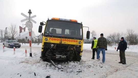 Rudnik: Pomoc drogowa zderzyła się z pociągiem pasażerskim