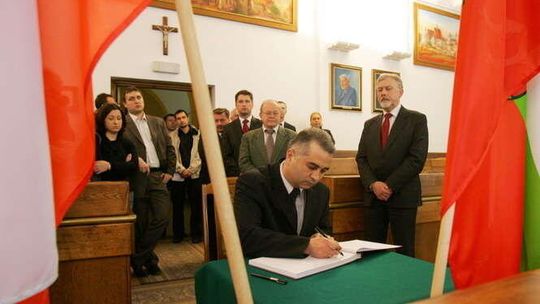 Księga Kondolencyjna w sali obrad Rady Miasta