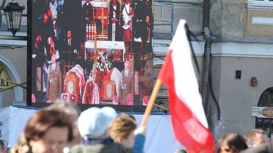 Transmisja uroczystości pogrzebowych.