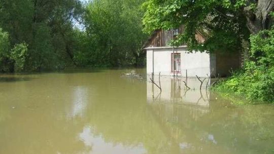 Powódź i ewakuacja mieszkańców Rybitw w pow. opolskim